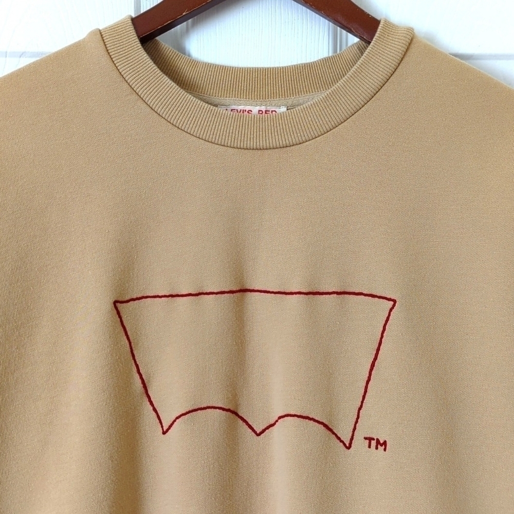 Levi's Red Embroidered Oversized French Terry Pullover Crewneck Sweatshirt Tan M - Picture 2 of 14